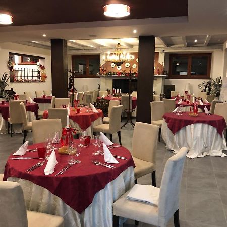 Locanda Rossa Hotel Romans di Varmo Bagian luar foto