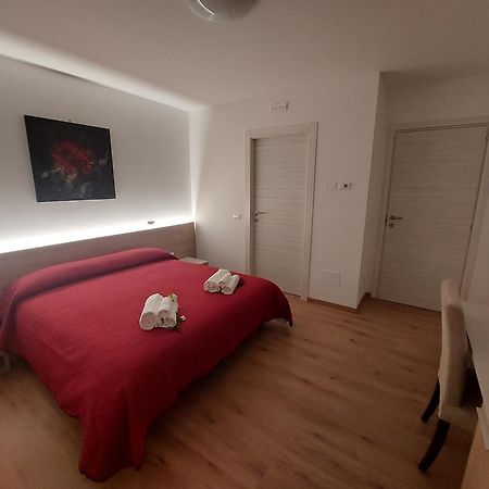 Locanda Rossa Hotel Romans di Varmo Ruang foto