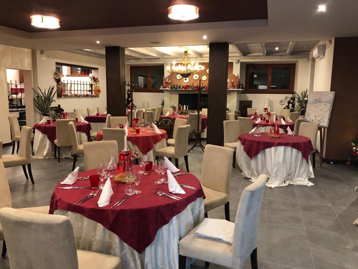 Locanda Rossa Hotel Romans di Varmo Bagian luar foto