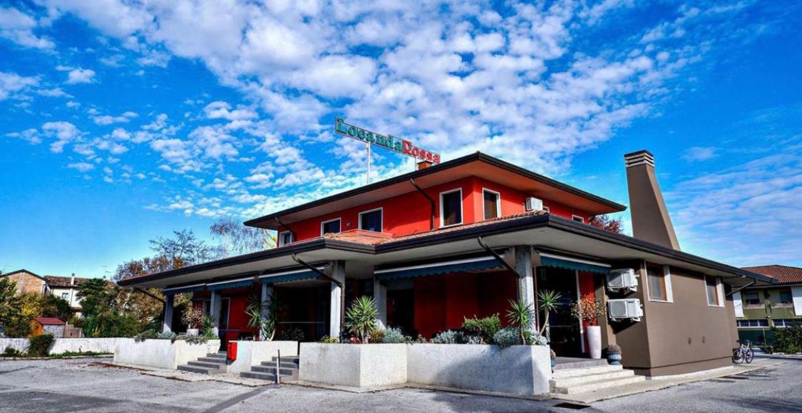 Locanda Rossa Hotel Romans di Varmo Bagian luar foto