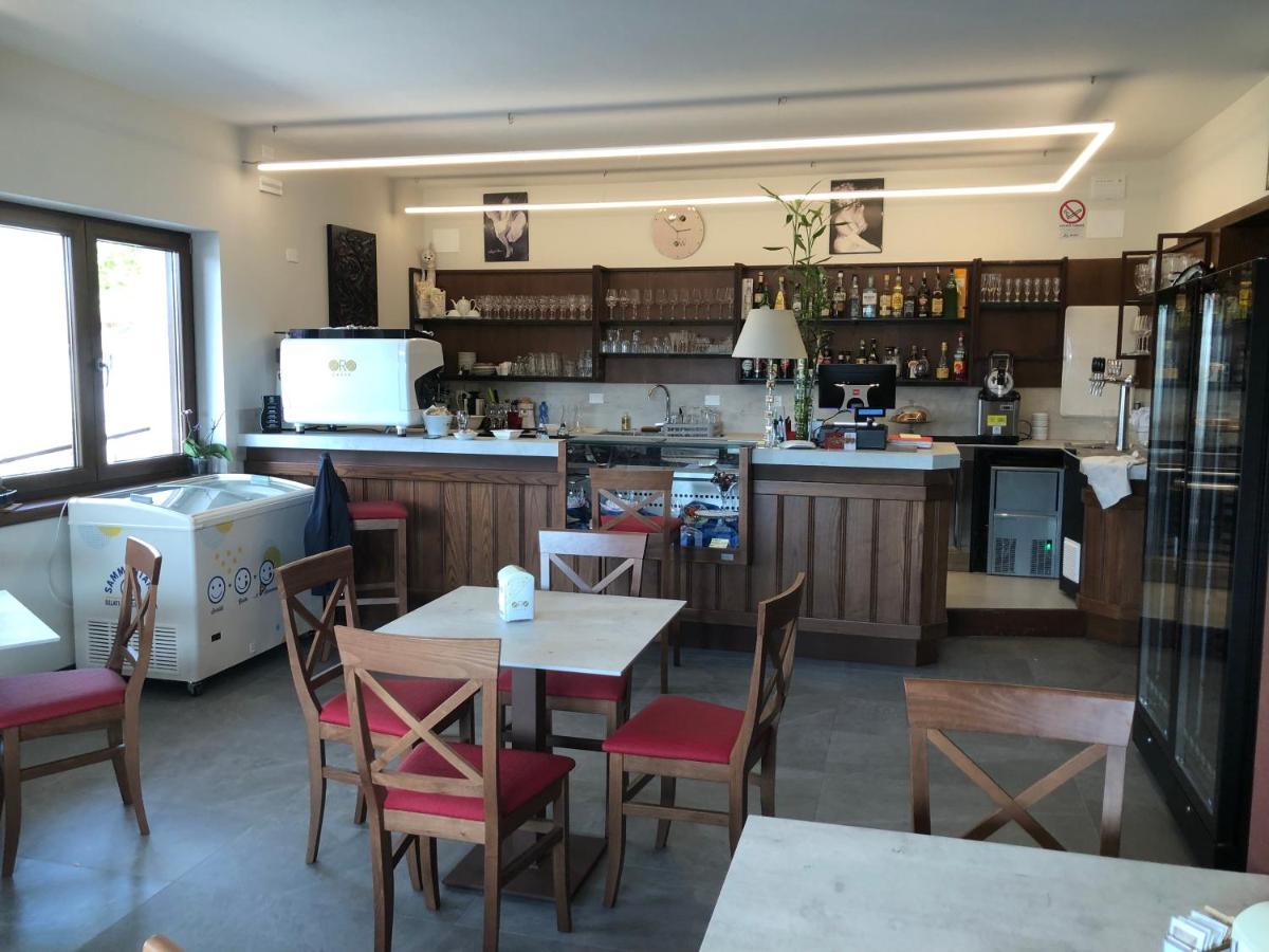 Locanda Rossa Hotel Romans di Varmo Bagian luar foto