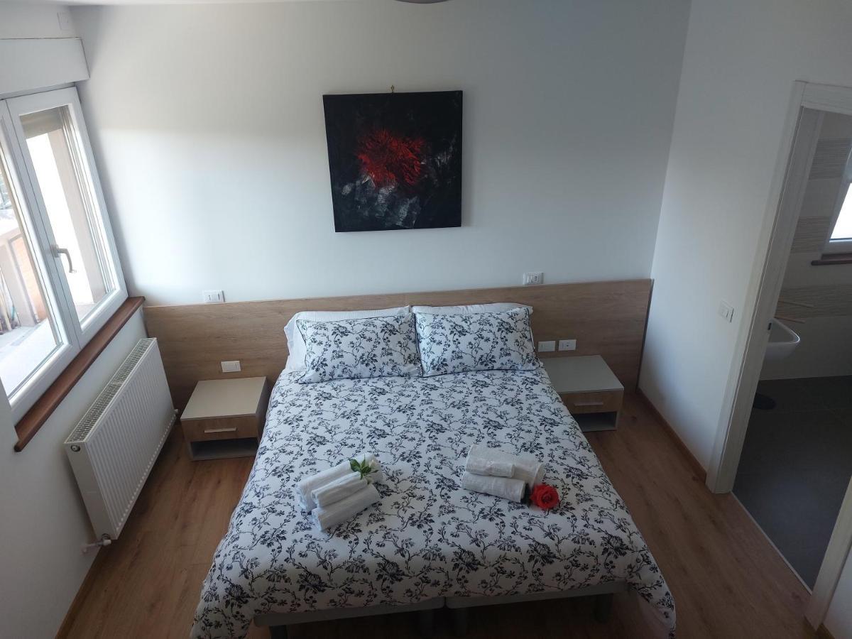 Locanda Rossa Hotel Romans di Varmo Bagian luar foto