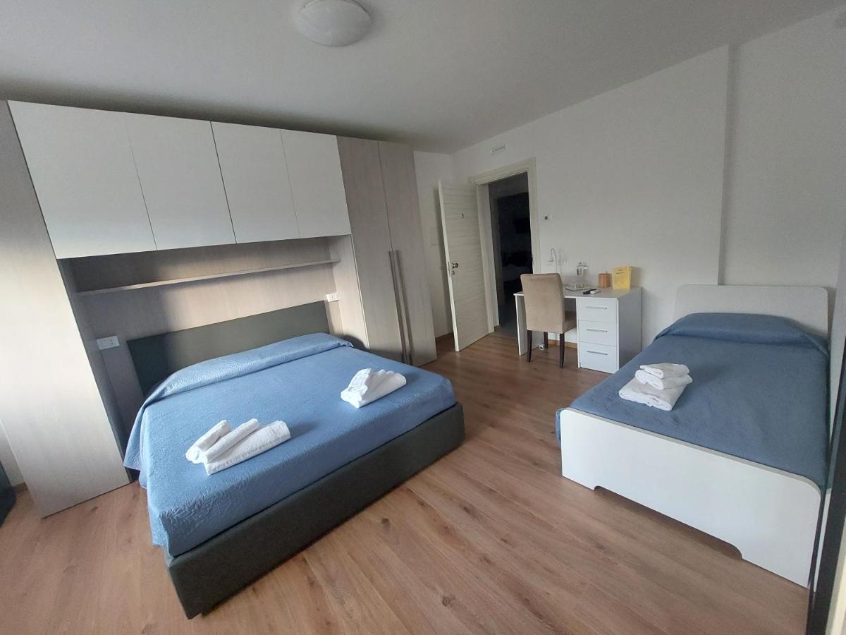 Locanda Rossa Hotel Romans di Varmo Bagian luar foto