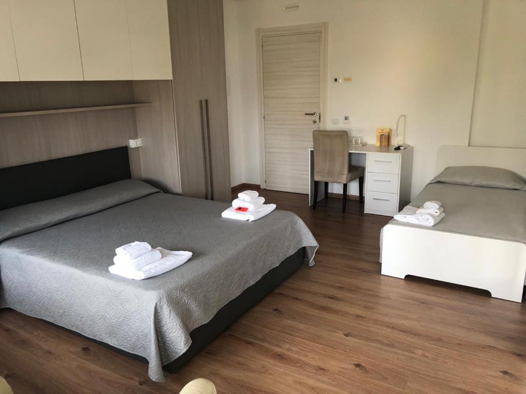 Locanda Rossa Hotel Romans di Varmo Bagian luar foto