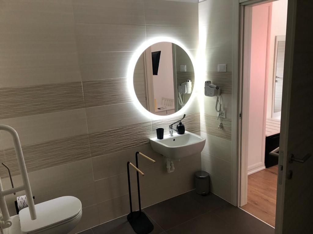 Locanda Rossa Hotel Romans di Varmo Bagian luar foto